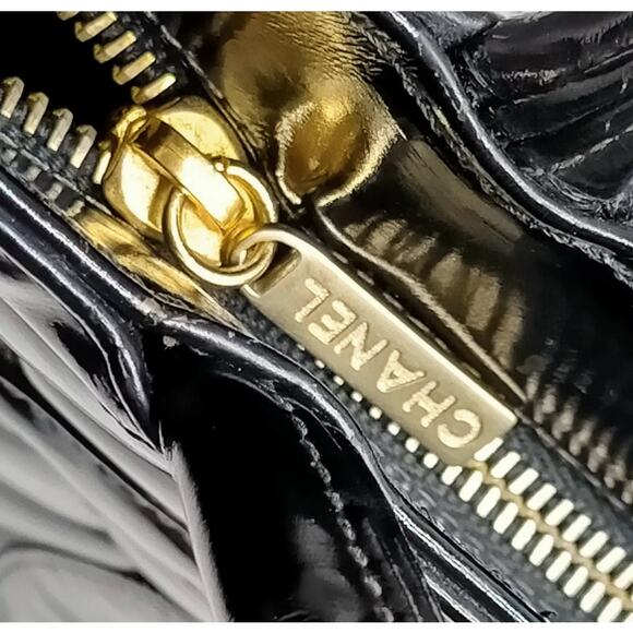 Chanel Black Enamel Tote EUC - Picture 9 of 9